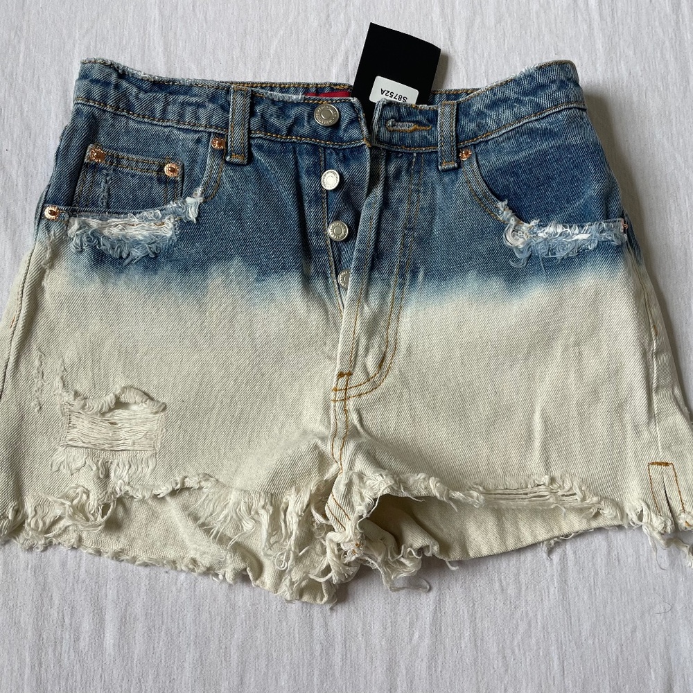 Signature 8 jean shorts, size small